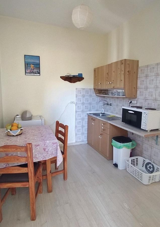 Hellmann Apartments Afión المظهر الخارجي الصورة