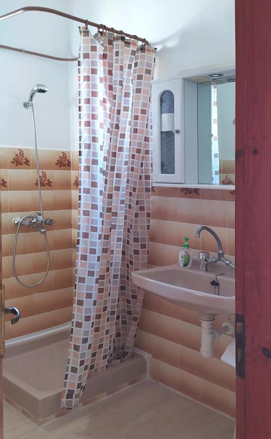Hellmann Apartments Afión المظهر الخارجي الصورة