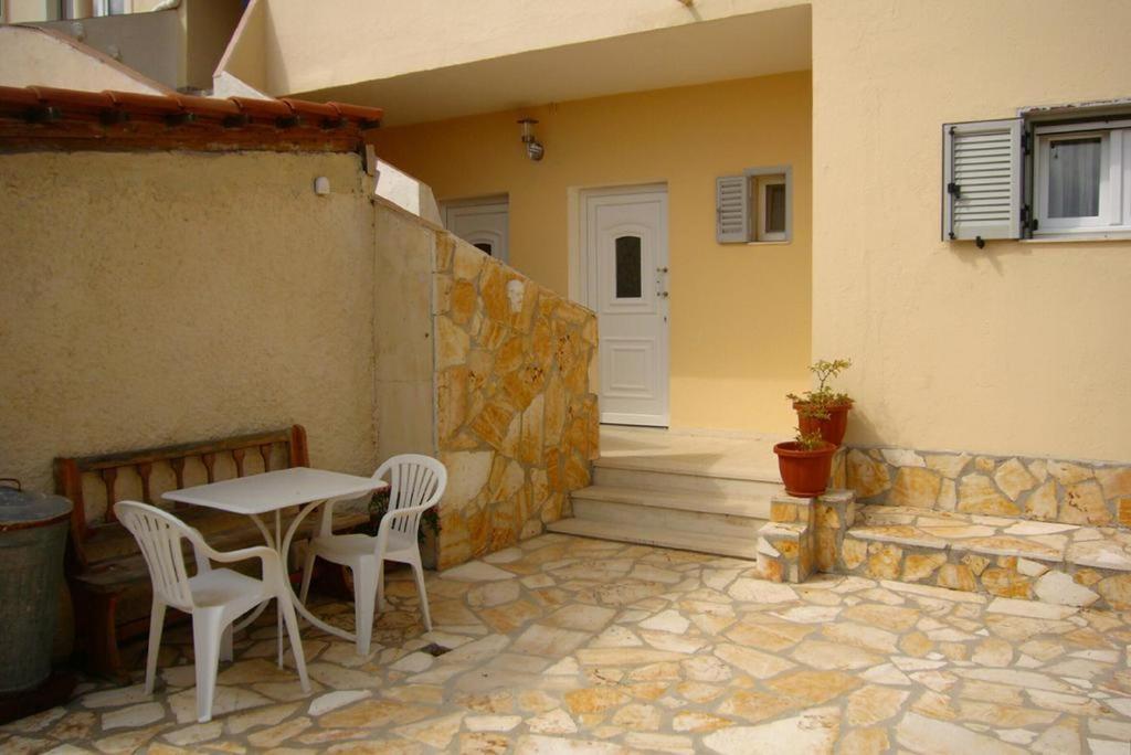 Hellmann Apartments Afión المظهر الخارجي الصورة